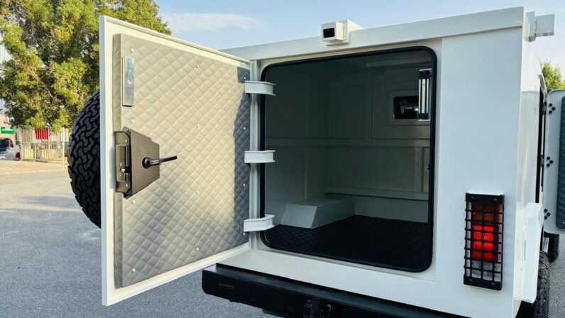 
								Cash Van on LC 79 single cab, B6 level full									