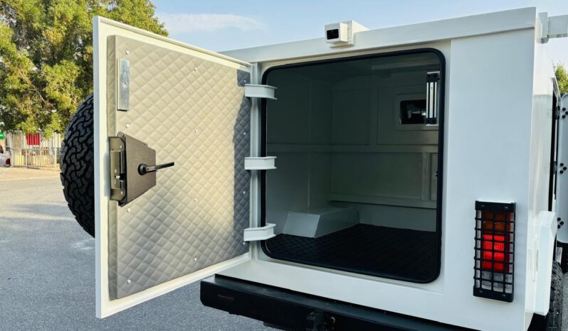 
								Cash Van on LC 79 single cab, B6 level full									